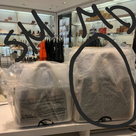 ⚠️LAST 1⚠️ Michael Kors Mercer Belted MD Satchel - Picture 7 of 10